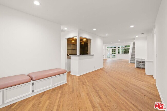Building Photo - 10384 Northvale Rd