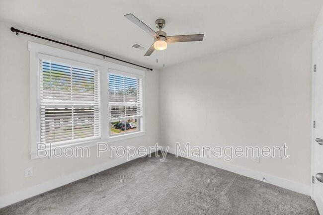 Building Photo - 7770 Park Gate Dr