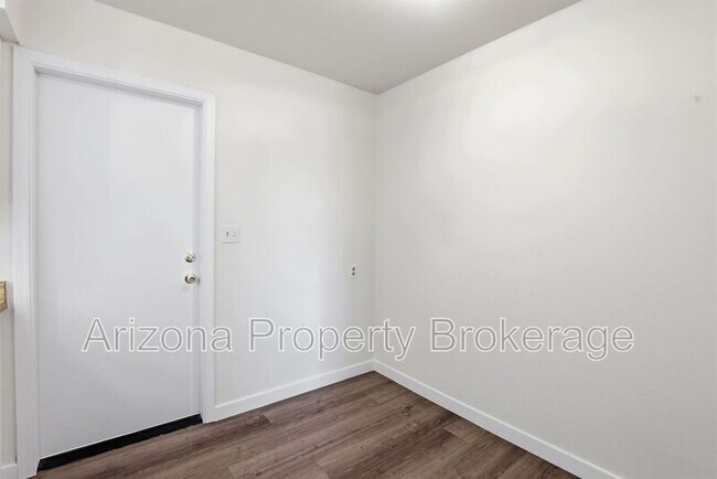 Building Photo - 3934 E Piccadilly Rd