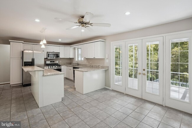 Building Photo - 8501 Canterbury Dr