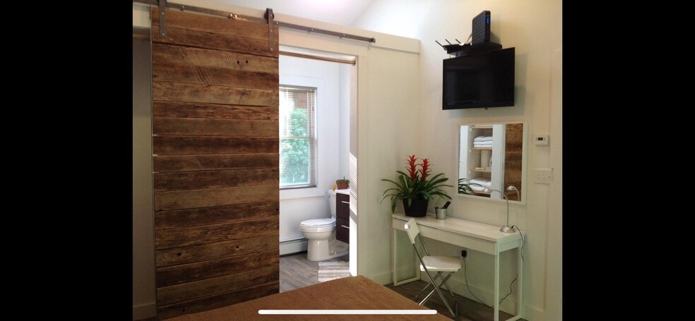 Building Photo - 128 N Putt Corners Rd