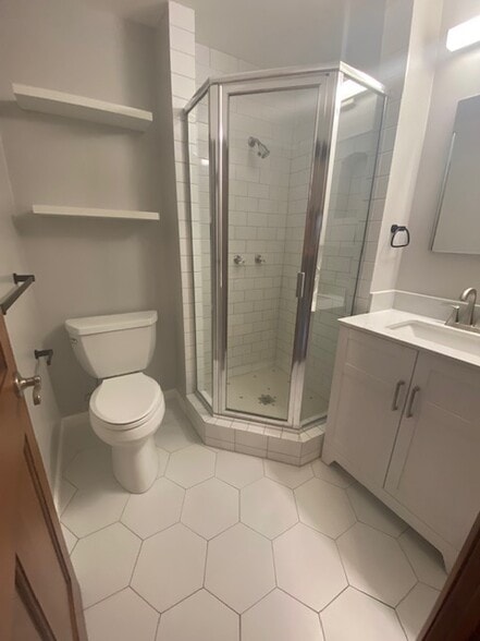 modern bathroom - 836 S Genesee Ave