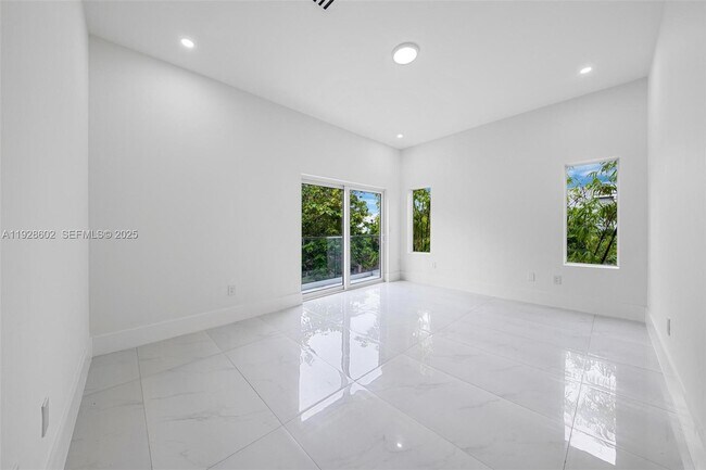 Building Photo - 3142 Carter St