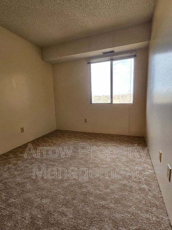 Building Photo - 1300 E H St