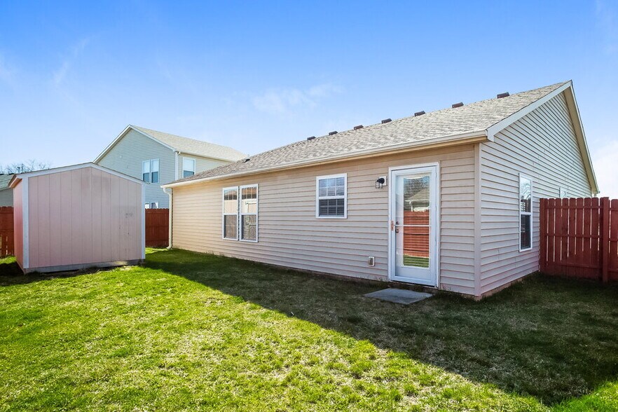Building Photo - 600 Streamside Dr
