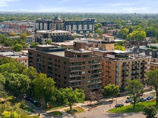 Building Photo - 2885 Knox Ave S