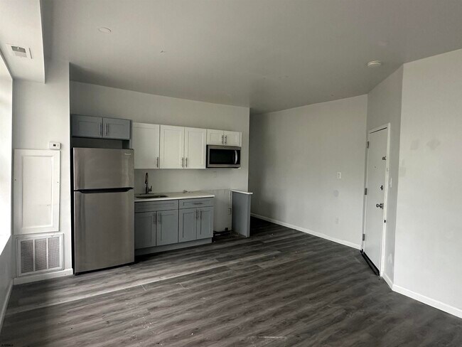 Building Photo - 214 Atlantic Ave