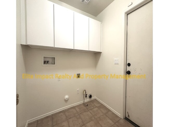 Building Photo - 8332 S Lost Mountain Rd