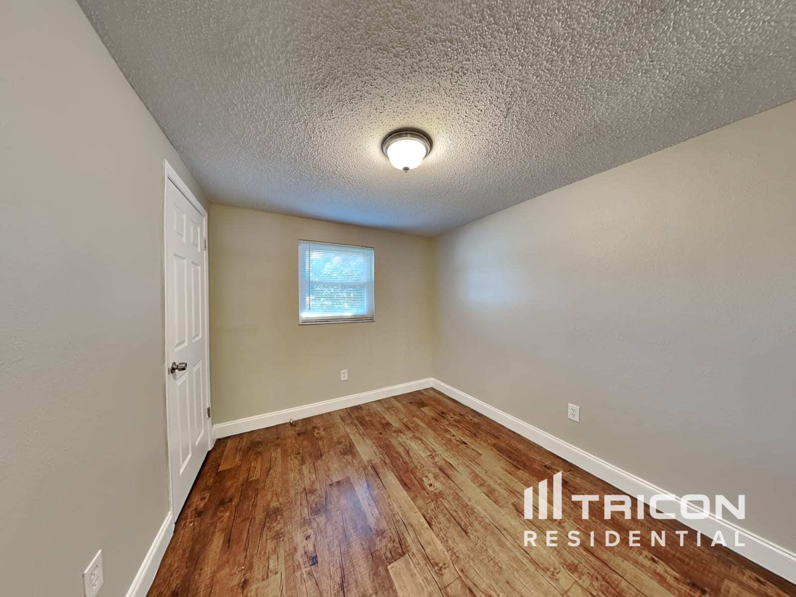 Building Photo - 1017 Jadewood Ave