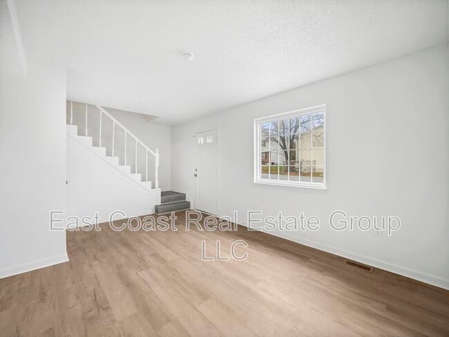 Building Photo - 45 Bruce Dr