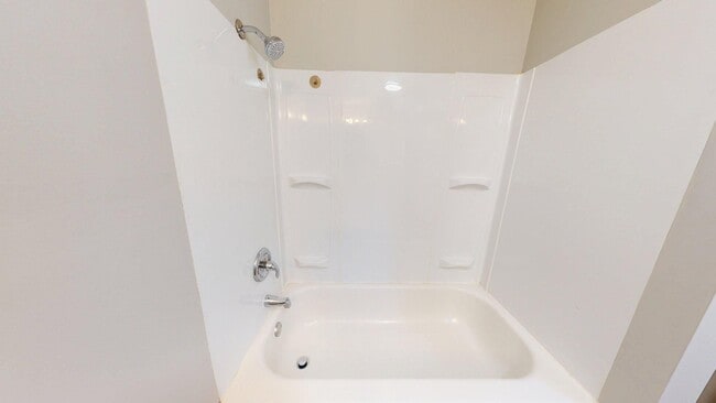Building Photo - Cudell/West Blvd neighborhood; 4 bedroom/1...