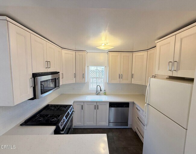 Building Photo - 10832 Otsego St