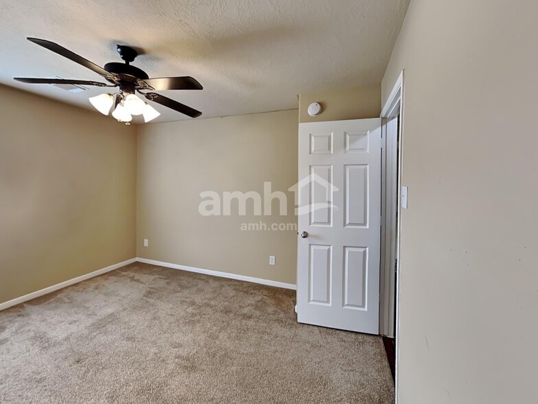 Building Photo - 19002 Bressingham Dr