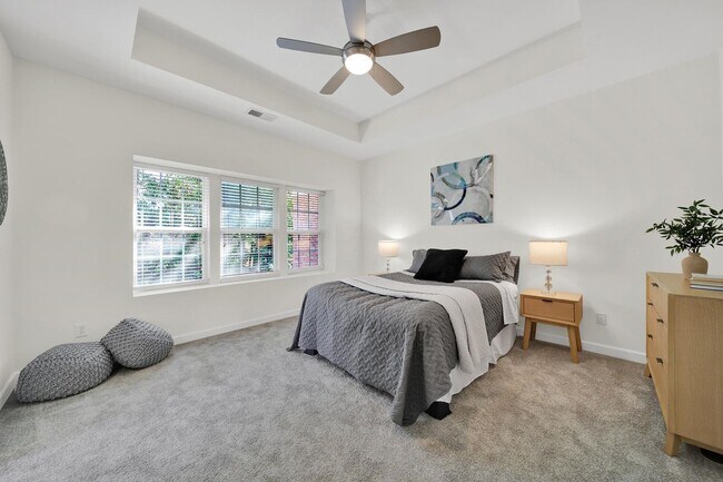 Building Photo - Lovely Two Bed Two Bath Townhome in Ballan...
