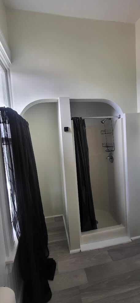 Building Photo - 1 Bedroom Apartment