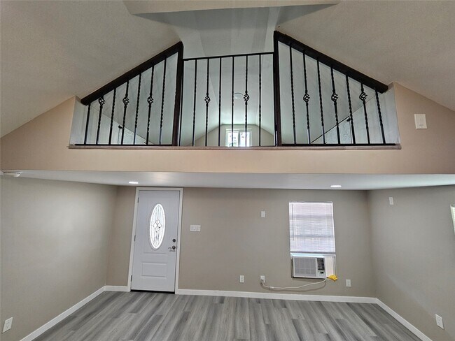 Building Photo - 6940 Hemlock St