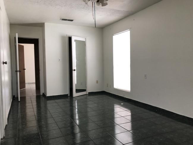 Mater bed room with restroom - 24 San Martin Dr