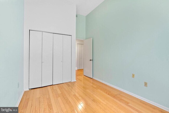 Building Photo - 914 Spruce St