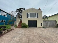 Building Photo - A gorgeous 3 bedroom and 1 bathroom home in Pacifica!