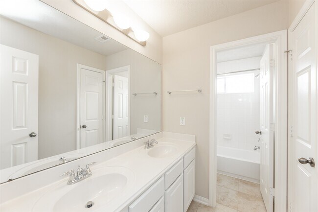 Building Photo - 25919 Pebble Terrane Ln