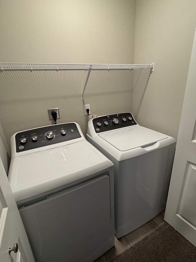 Building Photo - 1954 Evanston Ave