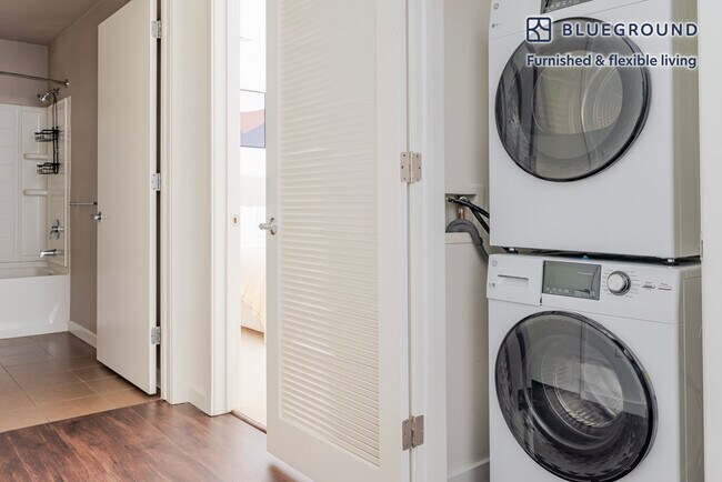 Building Photo - 388 Santana Row