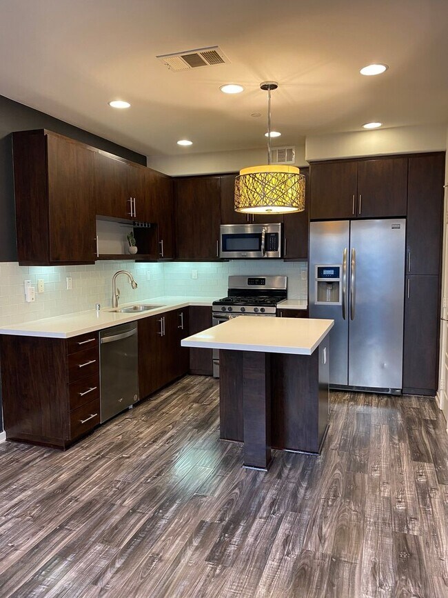 Building Photo - Luxury Townhome in Solaire/Old Creek Ranch...