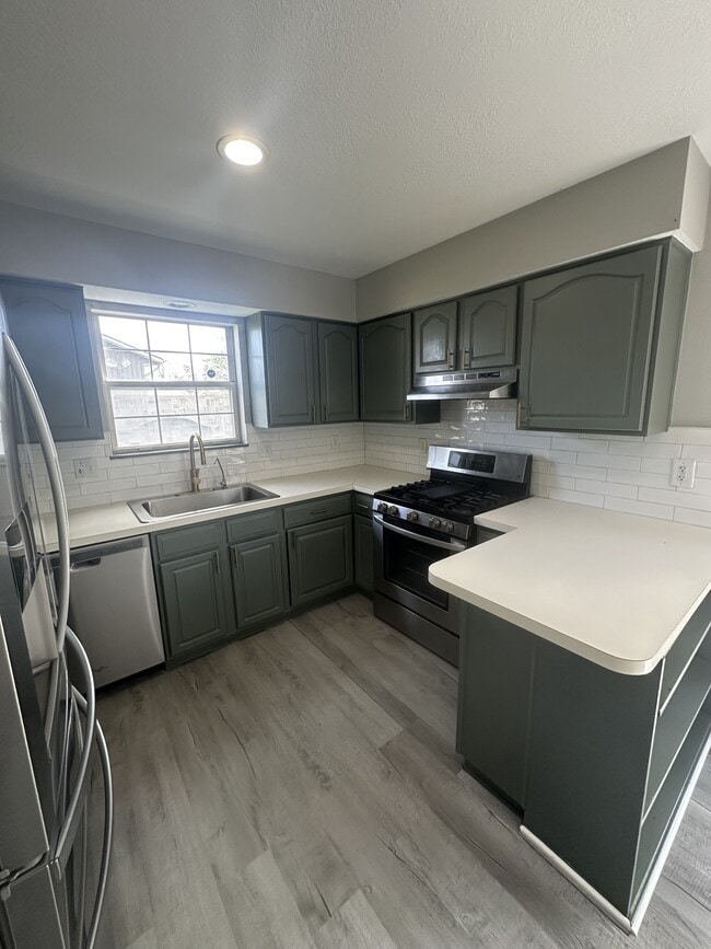 Building Photo - 9911 Parkview Ave