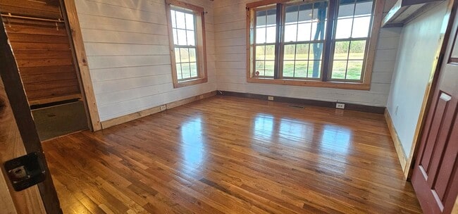 Building Photo - Private Log Cabin Home Peaceful Country Living on Acreage