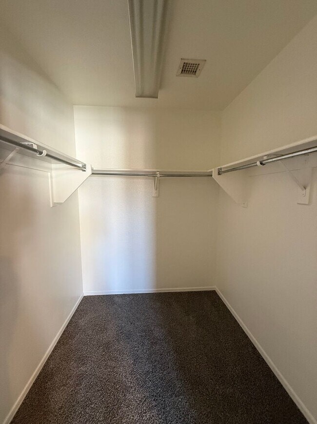 Building Photo - WATERFORD SQUARE COMMUNITY 3 BED 2.5 BATH **ASK ABOUT A MOVE IN SPECIAL!