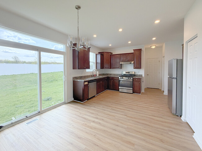 Building Photo - 651 Olive Ln