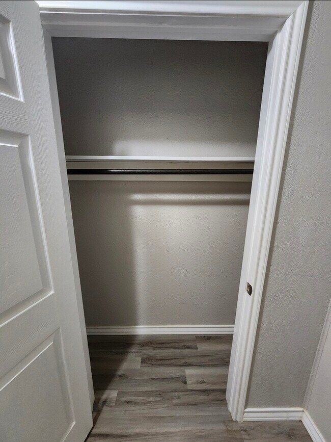 Building Photo - Take a look inside! 4 bed 2 bath with 3 car garage