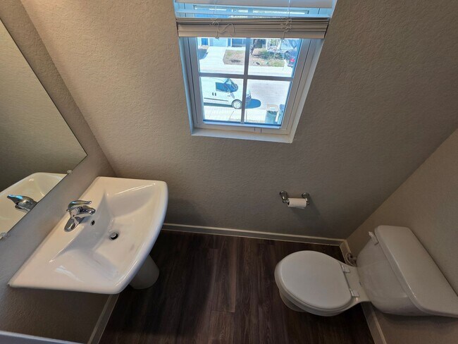 Building Photo - Townhome for Rent