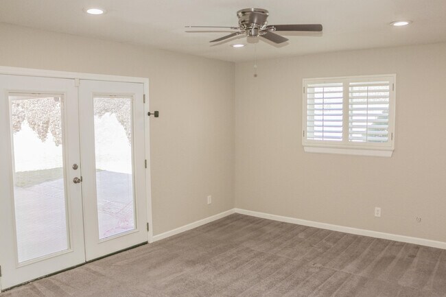 Building Photo - 816 Marimba Dr