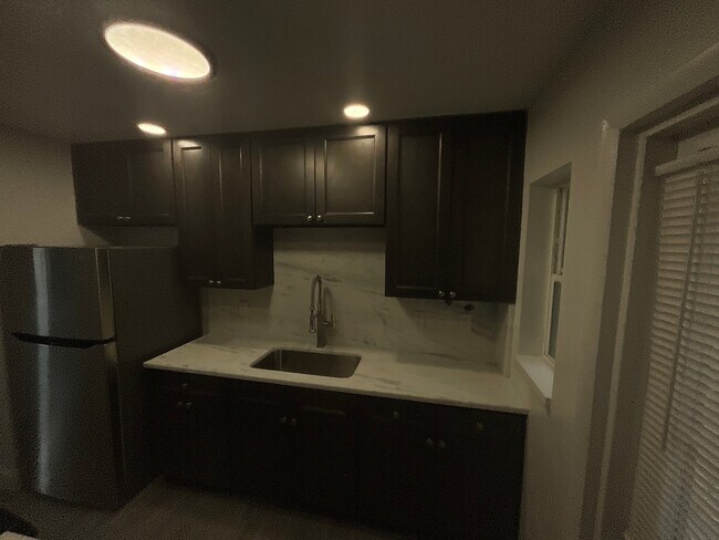 Building Photo - 728 88th Ave N