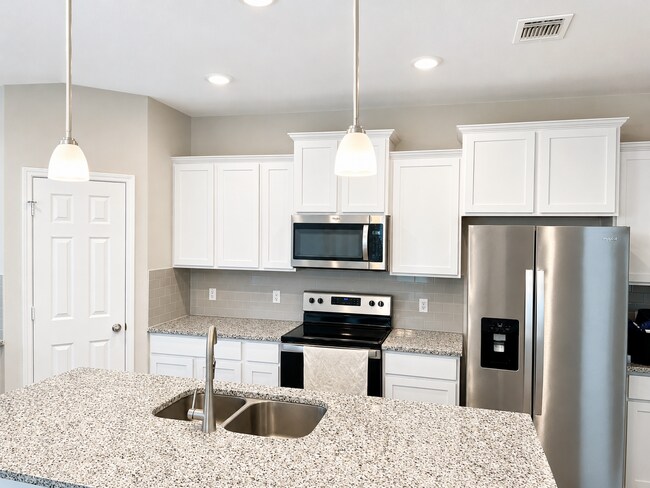 Building Photo - Available for Move-in June 10th!