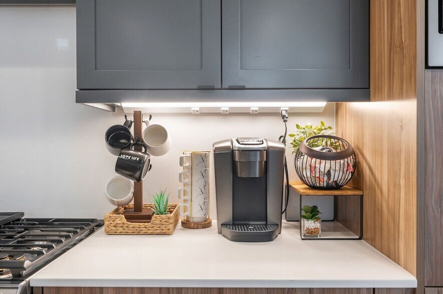 Building Photo - 34 W Cremona St