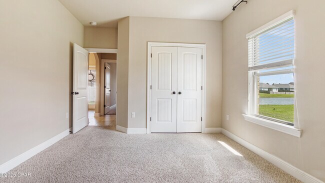 Building Photo - 221 S Shoreview Dr