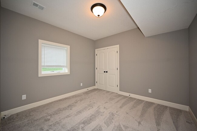 Building Photo - 7465 NW Douglas Ct