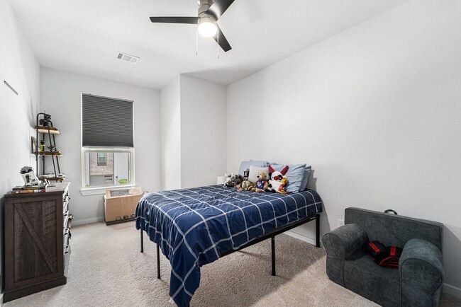 Building Photo - 16630 Lake Austin St