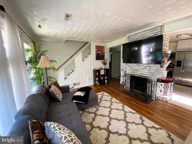 Building Photo - 5705 Denfield Rd