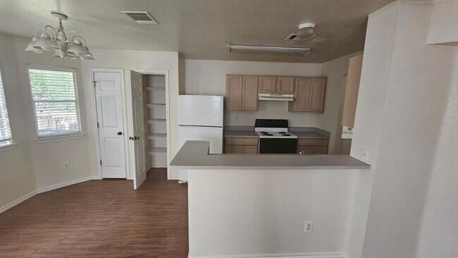 Building Photo - 844-846-846 Sagewood Trail