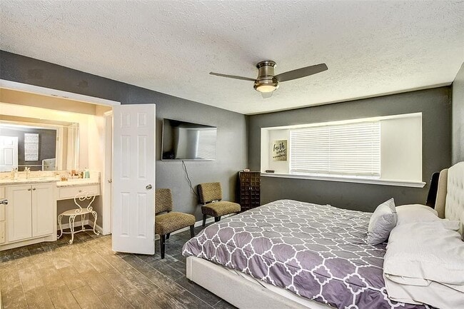 Building Photo - 16635 Water Oak Dr