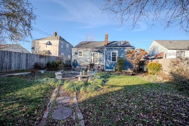 Building Photo - 657 E Moler St