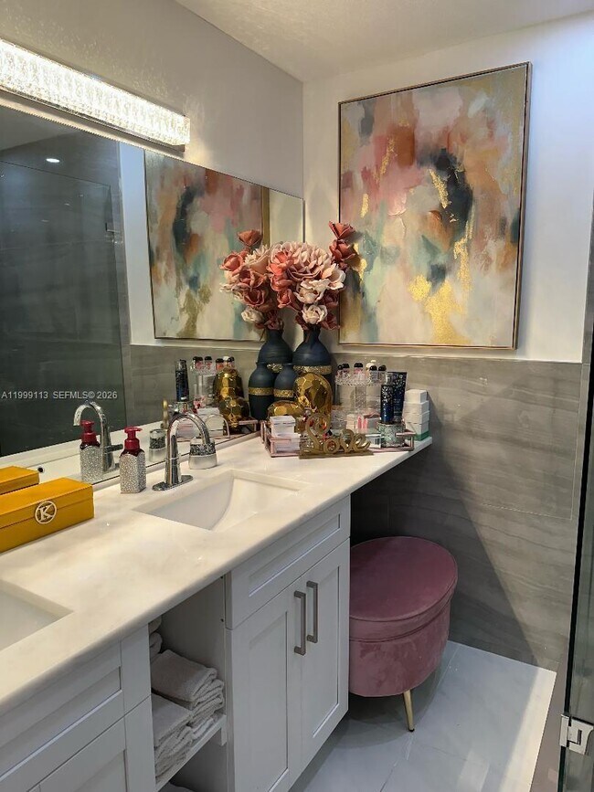 Building Photo - 7690 S Southwood Cir