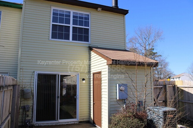 Building Photo - 1 Peachtree Ct