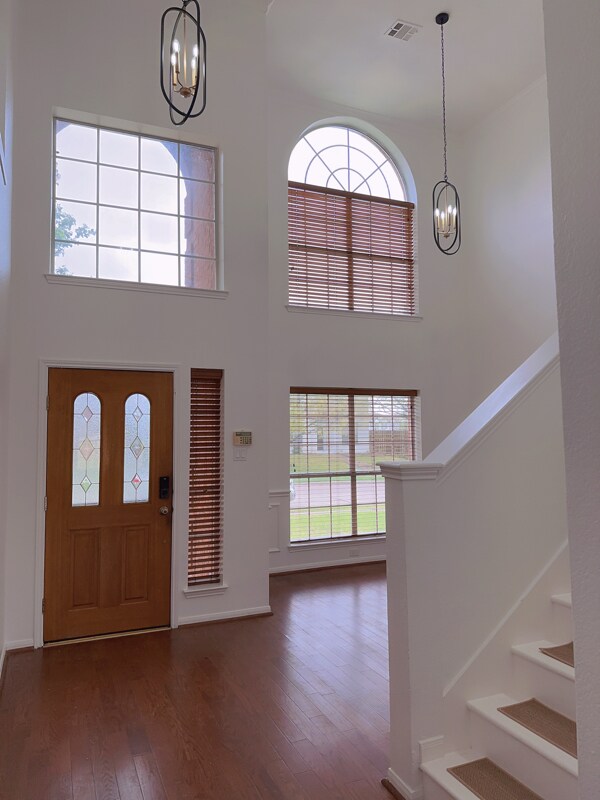 Building Photo - 9114 Woodlake Dr