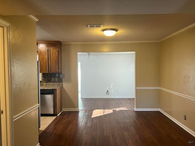 Building Photo - 117 N Springs Ct