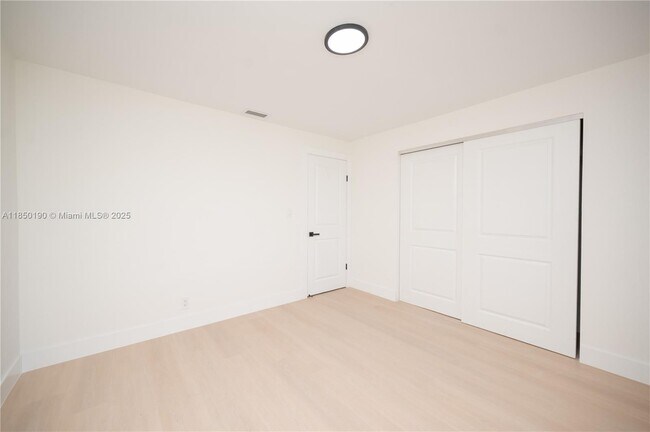 Building Photo - 3751 NE 17th Ave