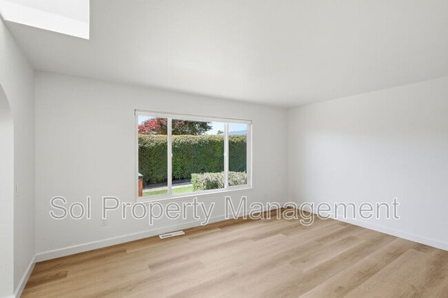 Building Photo - 905 Pellegrini St